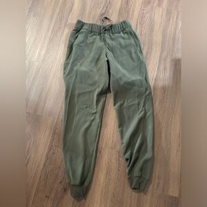 Lululemon green joggers PERFECT CONDITION